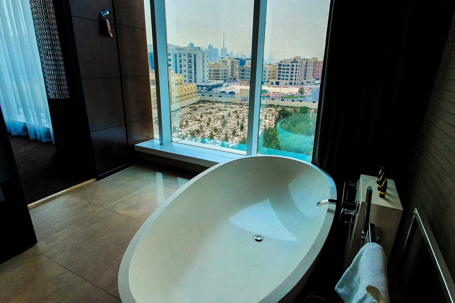 executive-suite-with-1-kingsize-bed-and-executive-lounge-access