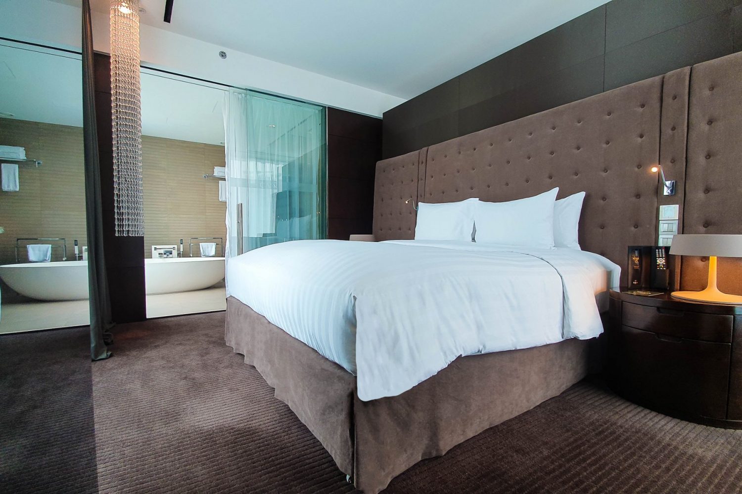 executive-suite-with-1-kingsize-bed-and-executive-lounge-access